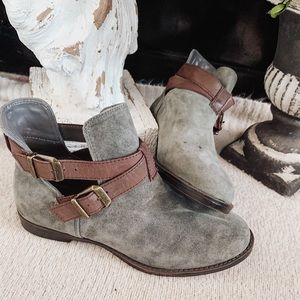 Bella vita bootie, never worn!